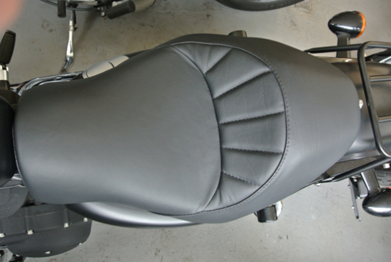 BR-ECHTLEDERSATTEL im BR-DESIGN - Austausch - Harley Sportster