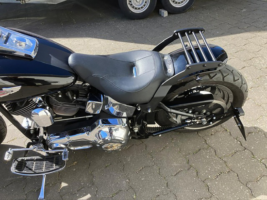 BR - Custom - Gepäckträger / Harley - Custom-Bikes - Softail + FatBoy / 98 - 07 / Steel schwarz / 16" - 18" Rad / 200 - 240er Reifen