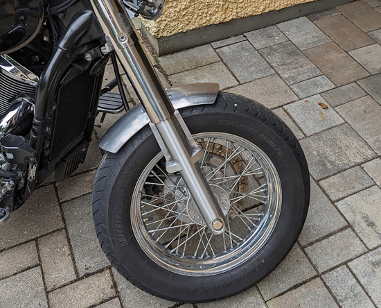 BR Frontfender univers. + Kawasaki VN 900 Classic - "Steel raw" Roadkiller "fat shorty" kurz / mit Halterung