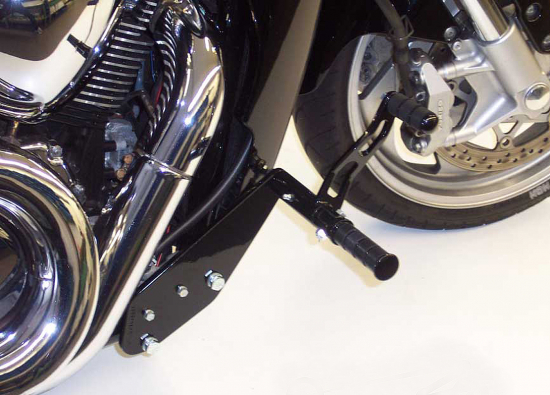 MB vorverl. Fußrasten / 22 cm / Ness Style gefräst / lang / schwarz glanz / SUZUKI VZR / M 1800 Intruder / ABE