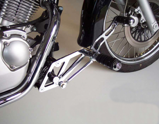 MB vorverl. Fußrasten / 12 cm / Ness Style gefräst / chrom / SUZUKI VL 125 Intruder/ Tüv