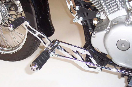 MB vorverl. Fußrasten / 15 cm / Ness Style gefräst / schwarz glanz / Suzuki VL 125 Intruder / Tüv