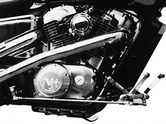MB vorverl. Fußrasten / Ness Style Look gefräst / 12 cm / chrom / HONDA VT 1100 Shadow / SC 18 / Rahmenbreite 29 cm / Tüv