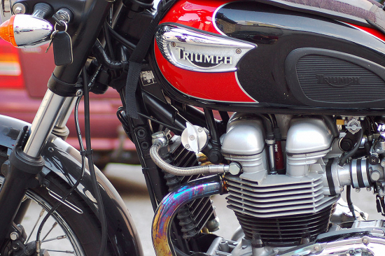 Penzl 2-2  Triumph Bonneville T 100 / NEO Classic SlipOn Auspuff / silber gebürstet / KAT / ABE