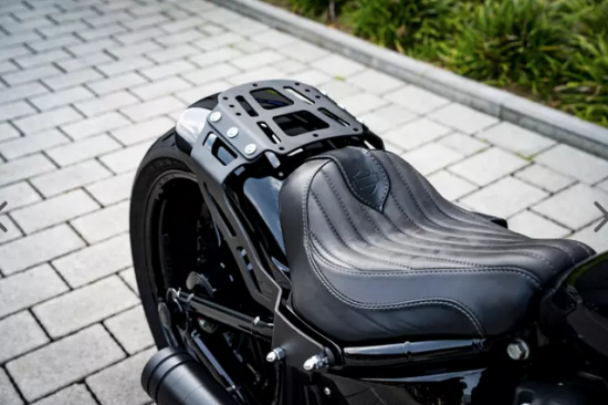 TB Custom Gepäckträger V2 / Harley-Davidson Rocker & Breakout - 08-17 mit TB - Steel Fender 260/18" / black