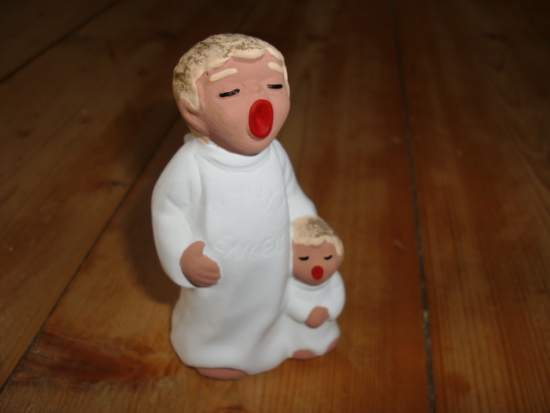 ROT CERAMIC Handarbeit Weihnachtsengel / Schutzengel mit Engelkind / 8 cm