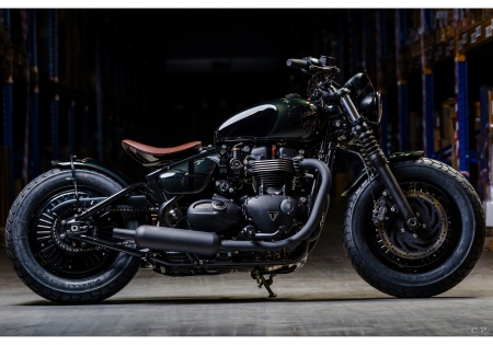 NEU: SHARK RETRO Classic / black / TRIUMPH Bonneville Bobber / ab 2017 / EG-BE