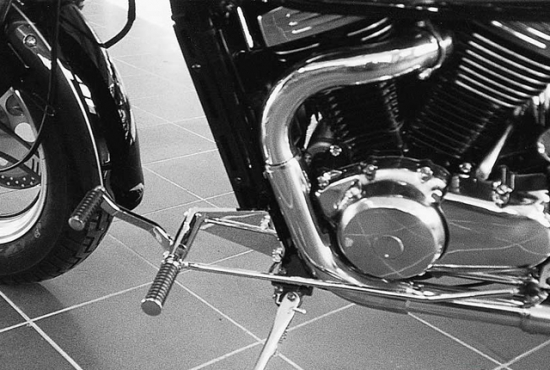MB vorverl. Fußrasten / 21cm / Ness Style gefräst / chrom / SUZUKI VZ 800 Marauder / Tüv