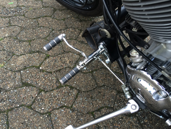 MB vorverl. Fußrasten - 12 cm / Ness Style gefräst / schwarz-matt / YAMAHA XVS 650 Cus + Clas / ABE