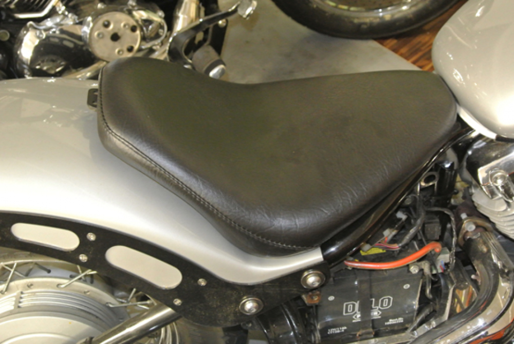 FAHRERSITZ / flach / ohne Design / Yamaha XVS 650 Orig. und BR-Heckfender / im Tausch!