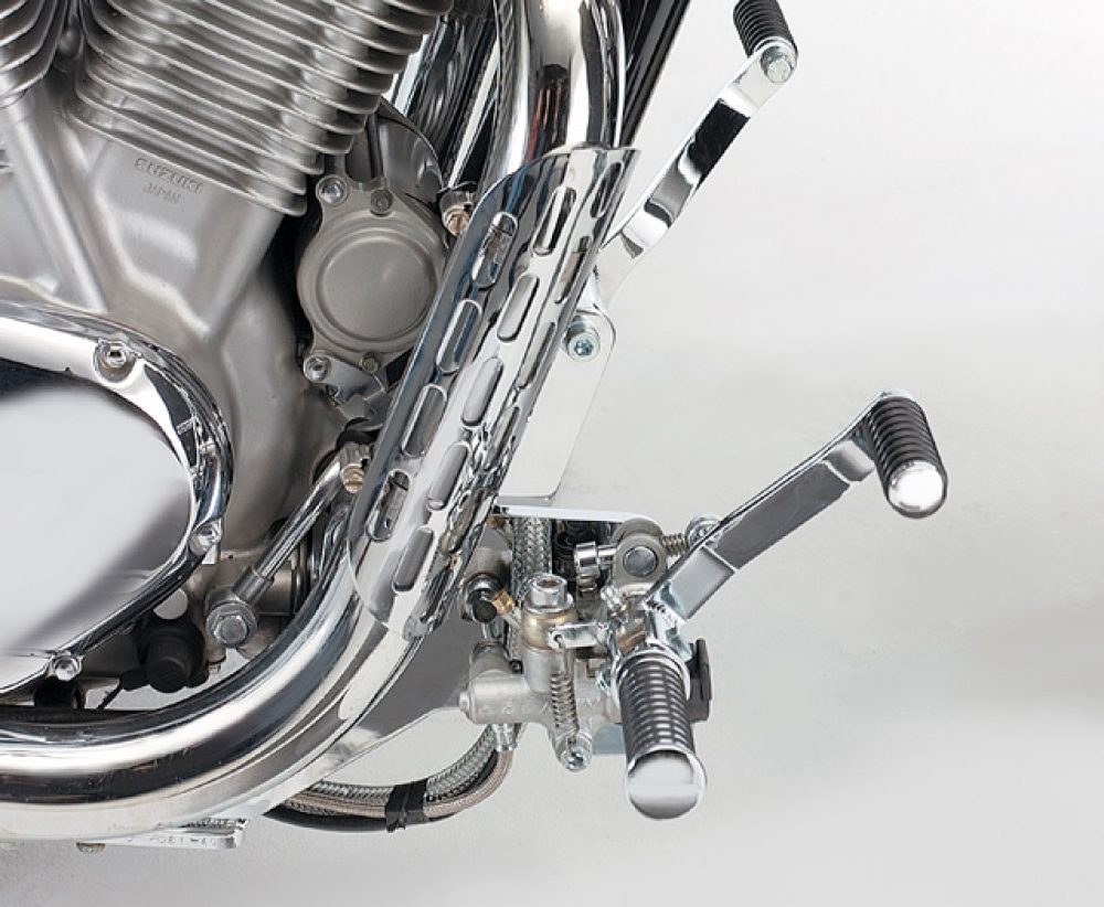 MB vorverl. Fußrasten / 10 cm / Ness Style gefräst / schwarz glanz / SUZUKI VL 1500 Intruder / ABE