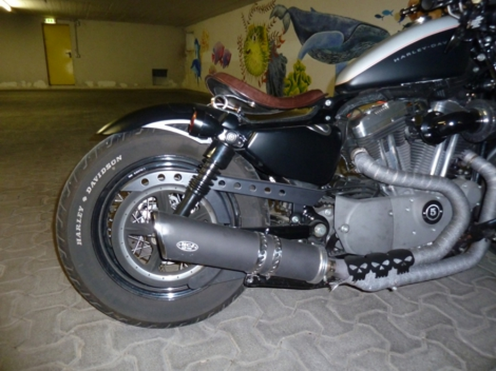 HECKFENDER Stiletto Smooth / Stahlblech 220mm / mittig Cut Out / HD Sportster 04-18 / Tüv