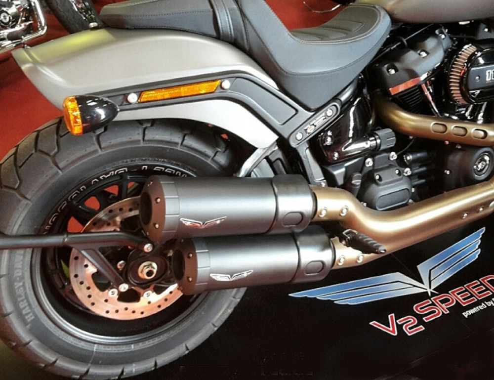 Vorführer: PENZL V2-Speed Auspuffset elekr. verstellb. / black ceramic / Harley Softail Fat Bob  / ab 2018 / EG-BE