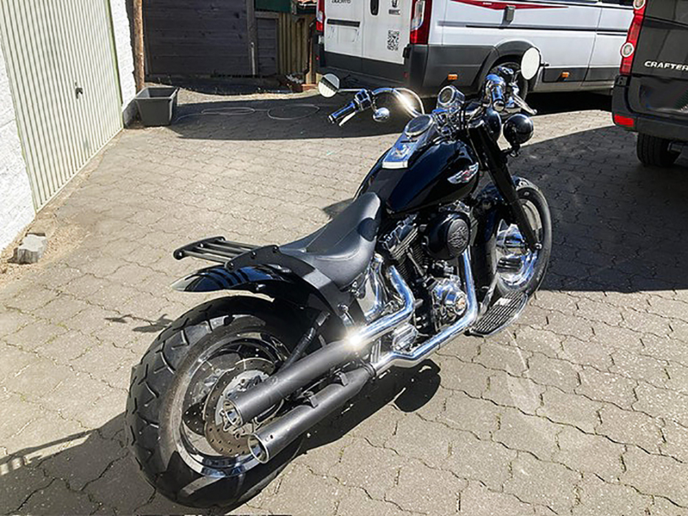 BR - Custom - Gepäckträger / Harley - Custom-Bikes - Softail + FatBoy / 98 - 07 / Steel schwarz / 16" - 18" Rad / 200 - 240er Reifen