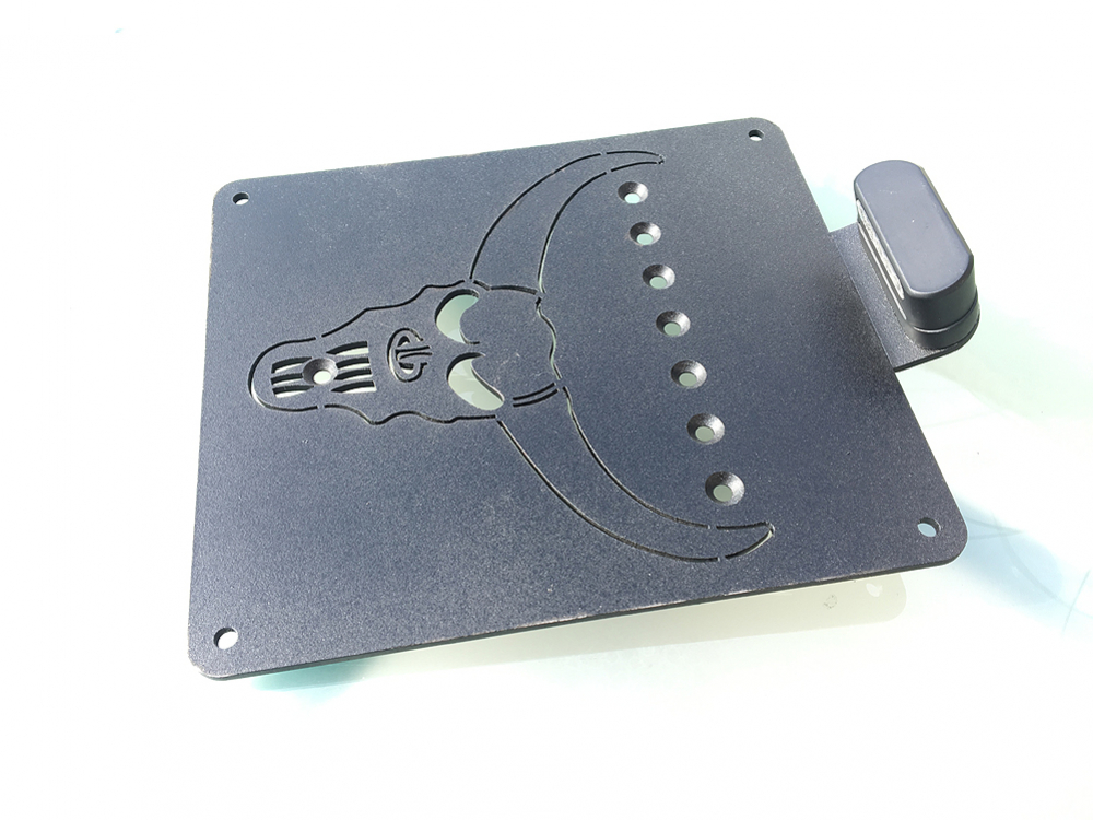 BR - KZH - Platte "SKULL"  ALU / schwarz beschich. / 18 x 20cm / DE  / inkl. BR-Mini-LED-Leuchte / EG-BE