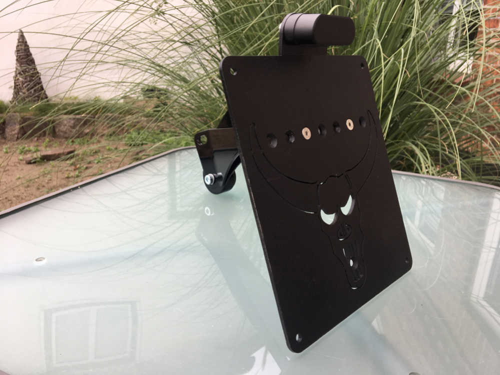 seitl. BR - Kennzeichenhalter - SKULL - black - Kompl.-Set / Suzuki VS 600 / 750 / 800 INTRUDER / TÜV