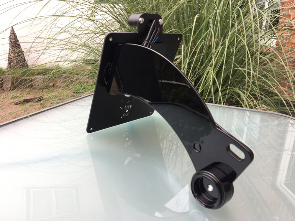 seitl. BR - Kennzeichenhalter - SKULL - black - Kompl.-Set / Suzuki VS 600 / 750 / 800 INTRUDER / TÜV
