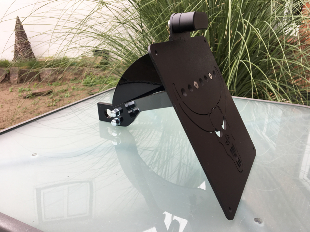 seitl. BR - Kennzeichenhalter - SKULL - schwarz / YAMAHA XV 1600 Wildstar / Kompl.-Set / TÜV
