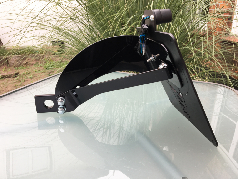 seitl. BR - Kennzeichenhalter - SKULL - schwarz / YAMAHA XV 1600 Wildstar / Kompl.-Set / TÜV