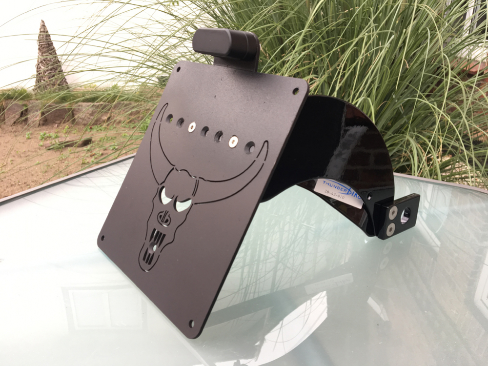 seitl. BR - Kennzeichenhalter - SKULL - schwarz / YAMAHA XV 1600 Wildstar / Kompl.-Set / TÜV