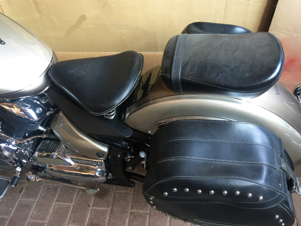 Nur bei uns: BR Schwingsattel - Komplett - Set 2 / Echtleder - schwarz / Yamaha XVS 1100 / alle Heckfender