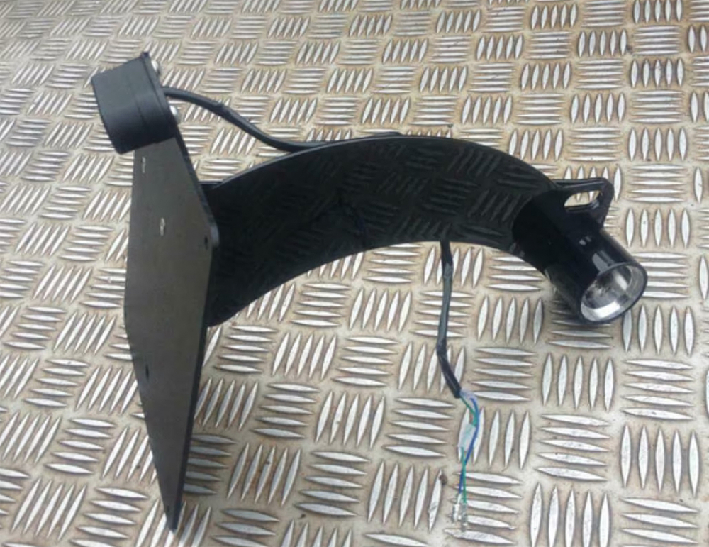 Black Sale: seitl. BR - Kennzeichenhalter - schwarz / Suzuki VS 1400 INTRUDER / Kompl.-Set / TÜV