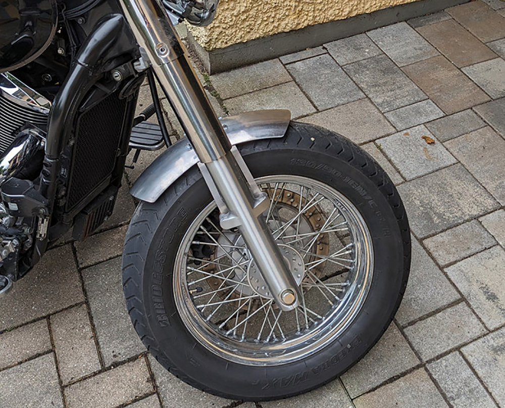 BR Frontfender univers. + Kawasaki VN 900 Classic - "Steel raw" Roadkiller "fat shorty" kurz / mit Halterung