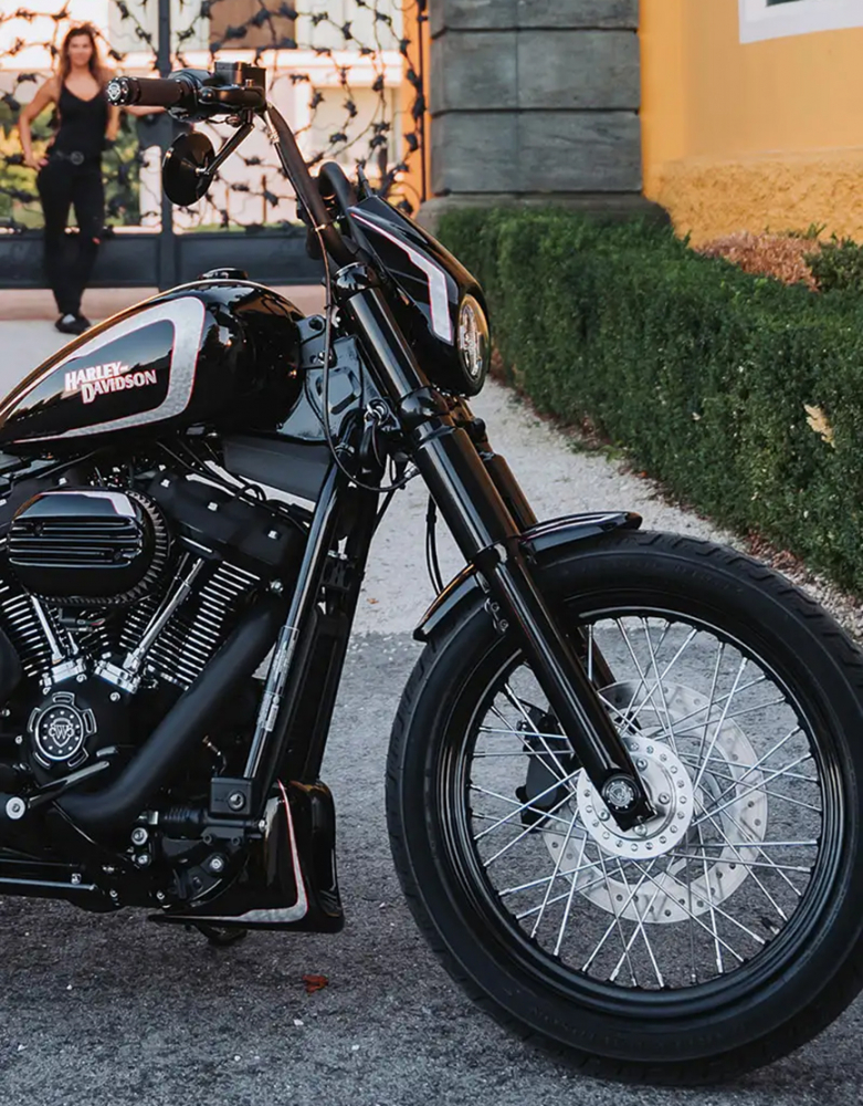 CW - Bugspoiler BOBBER - schwarz lackierfähig / Harley Softail - Street Bob + Standard  ab 2018