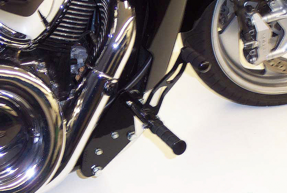MB vorverl. Fußrasten / 12 cm / Sundance Look gefräst / kurz / schwarz glanz / SUZUKI VZR / M 1800 Intruder / ABE