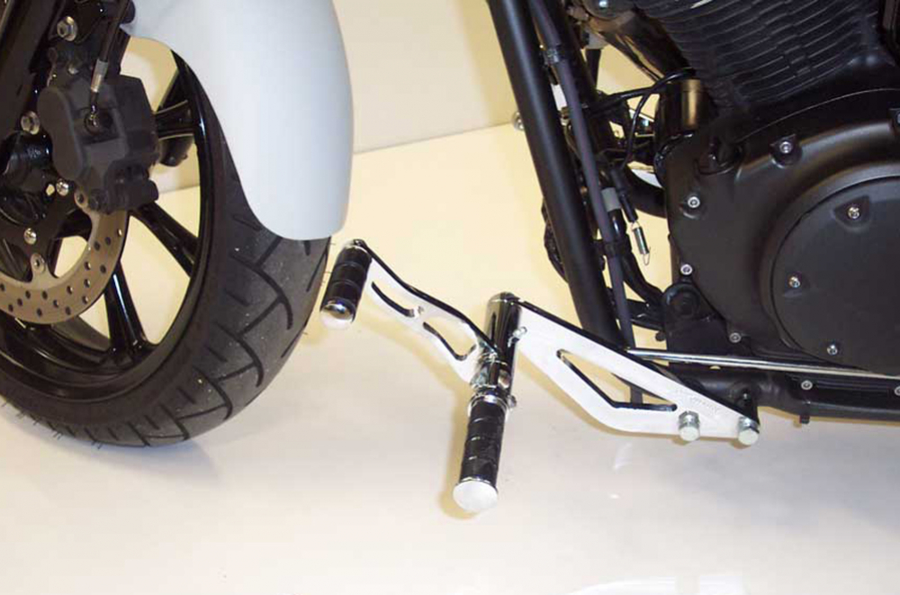 Sale: MB vorverl. Fußrasten / Ness Style gefräst / 18 cm / chrom / YAMAHA XVS 950 MS / TÜV