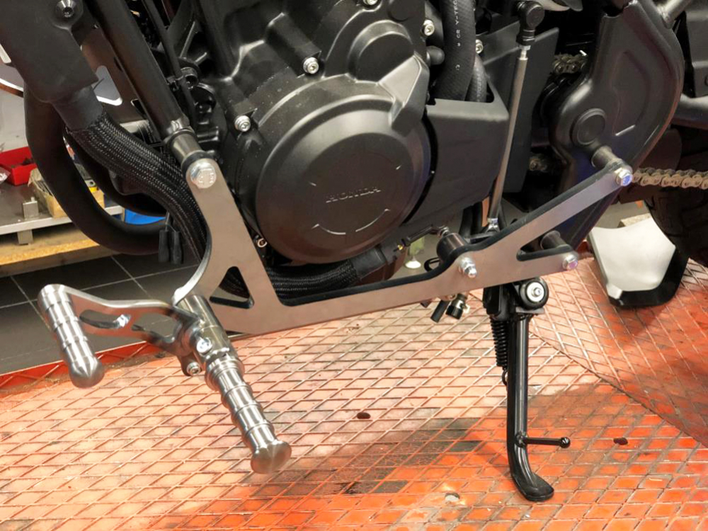 MB vorverl. Fußrasten / Ness Style gefräst / 23 cm / chrom / Honda CMX 500 Rebel - PC 56 / ABE