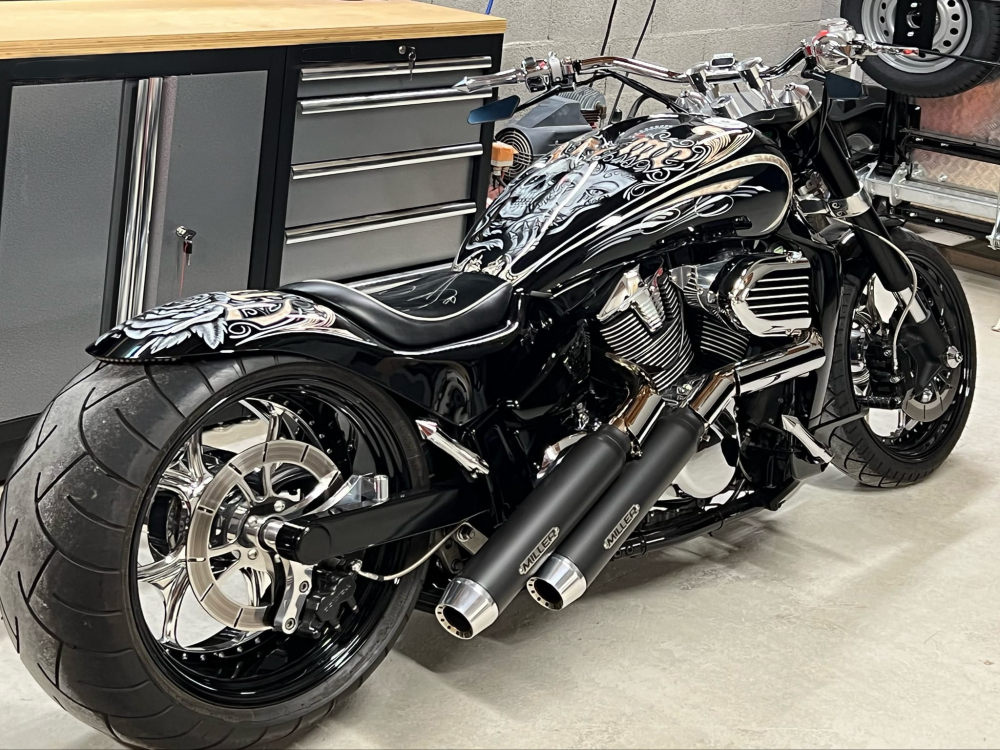 BR - Special Black - Sale: MILLER "El Grande" Komplettanlg. / ohne KAT / black + silver / Suzuki M 1800 R + R2 + RT / EG-BE