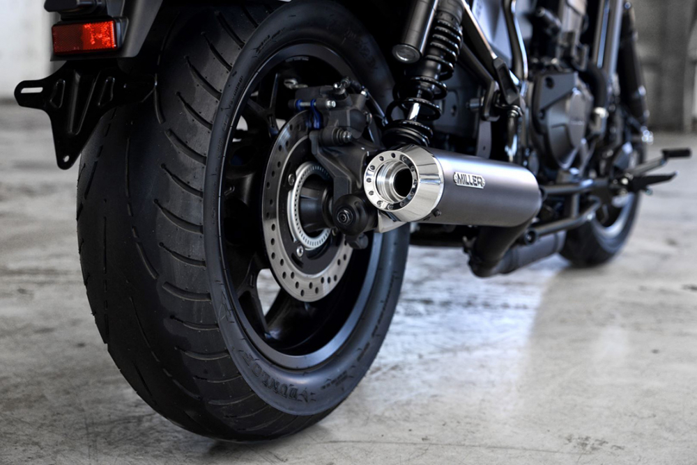 T-Black Sale: MILLER 2-1 - SlipOn Custom II black + Endkap. Tapered silber - Honda CMX 500 Rebel / EURO 5 / EG-BE