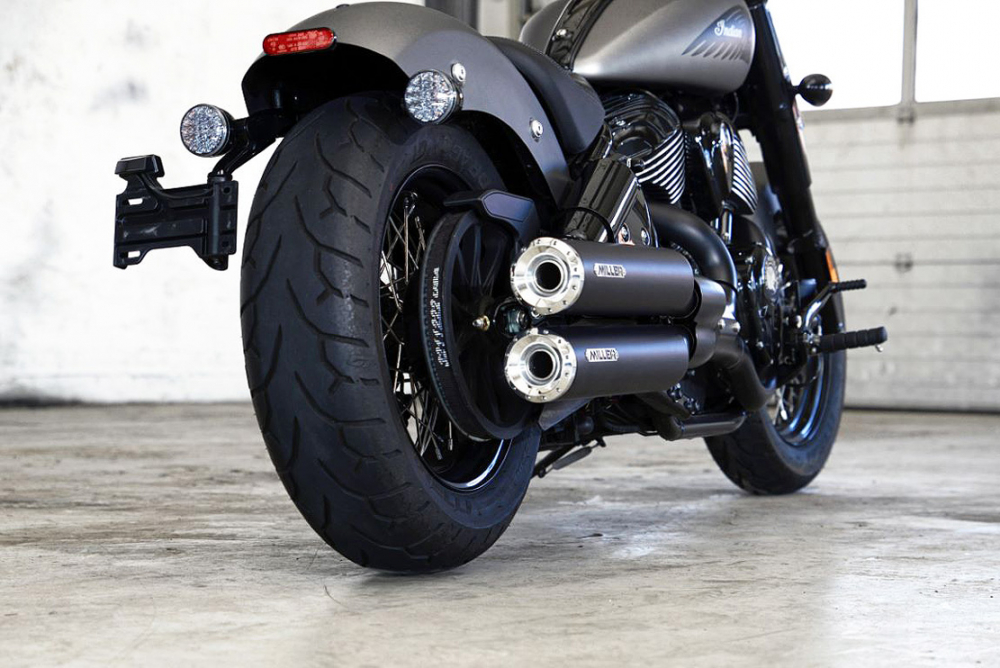 Black: MILLER  Omaha  / EURO 5 - SlipOn / black - silber / Indian - Chief Dark Horse - Bobber / 116 cui / EG-ABE