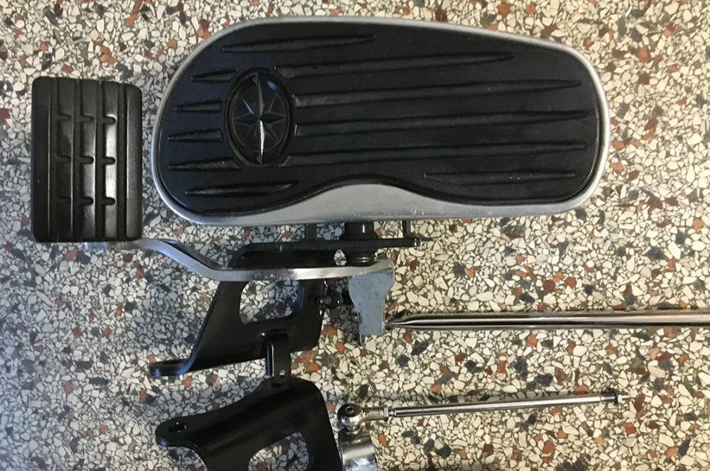 ORIGINAL - Fahrer - Trittbretter + Halter / YAMAHA XVS 650 Cus + Clas / linke + rechte Seite / TOP*