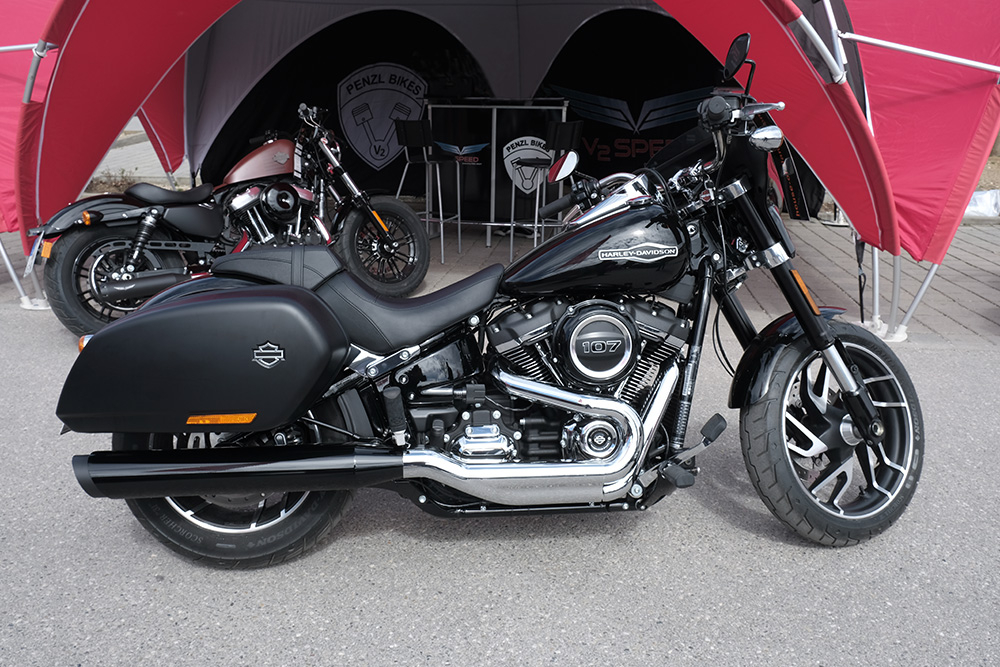 PENZL - V2-Speed Auspuffset elek. verstellb. / black - Endkappe silber / Harley Sportglide / ab 2018 / EG-BE
