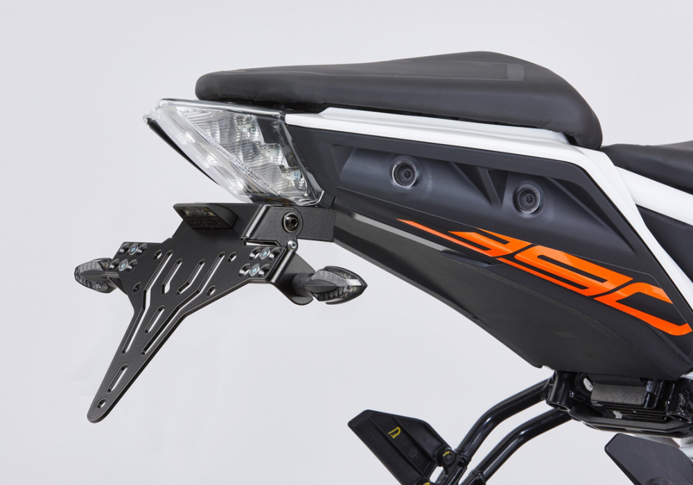 Protech - Kennzeichenhalter - V-Shape - inkl. Reflektor + LED - Leuchte - black / KTM Duke 125 / 390 / ab 2017