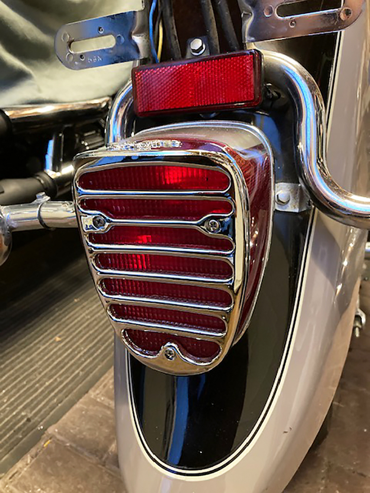 Rücklichtverkleidung - Rücklichtgrill / Yamaha XVS 650 - 1100 - Drag Star Classic - chrom