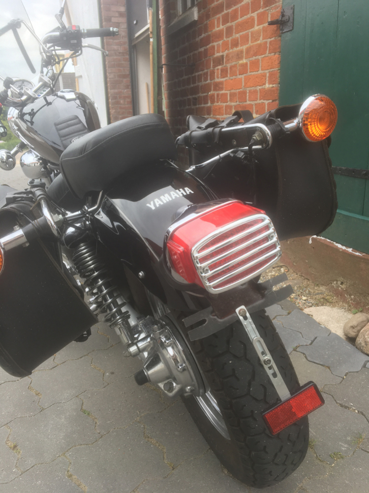 Rücklichtverkleidung - Rücklichtgrill  / Yamaha XV 535 / 750 / 1100 Virago - chrom