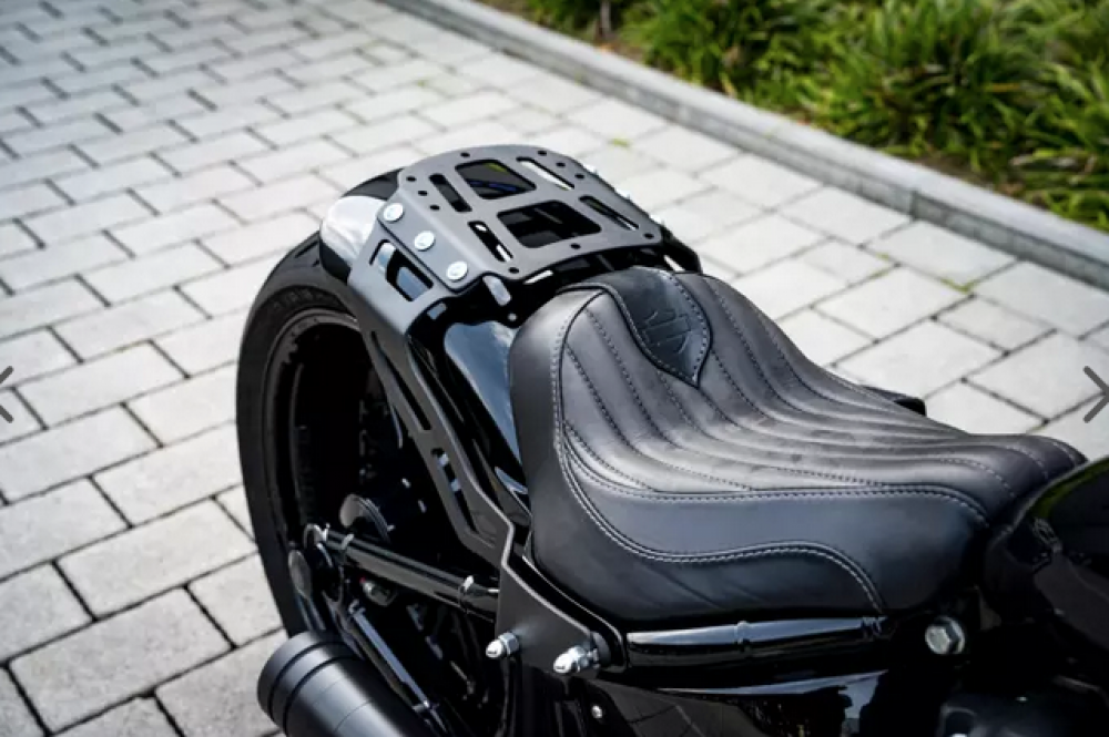 Custom Gepäckträger V2 / Harley-Davidson / FatBoy, Rocker & Breakout / 08 - 17 - mit flachem Steel Fender 200 / 240er / 18" / black