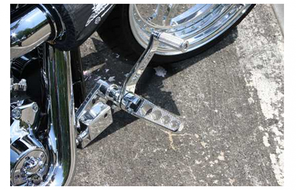 TB vorverlegt. Fußrastenanlage / DRILLED black / Harley Softail Evo / 1984 - 99 / TÜV