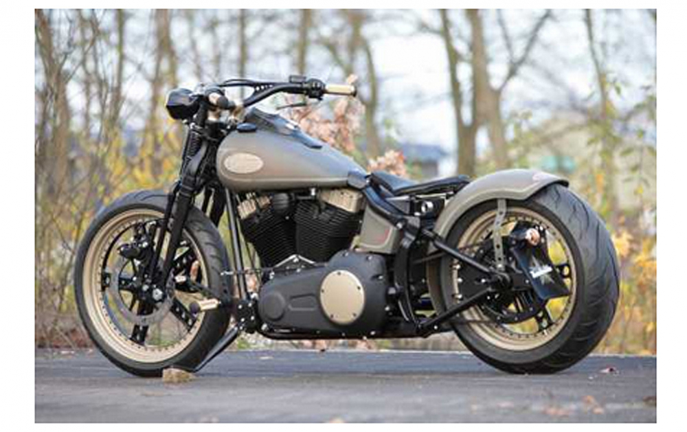 TB vorverlegt. Fußrastenanlage / BASE Brass / Harley Softail / 2000 - 17 / TÜV
