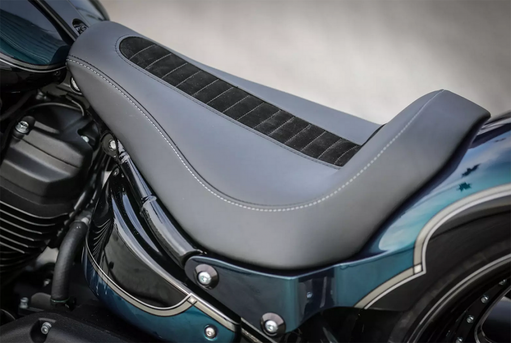 TB EINZELSITZ  Echtleder  "Steel 260" / schwarz / Steel - Heckfender Breakout - FatBoy / Original-Tank - ab´18