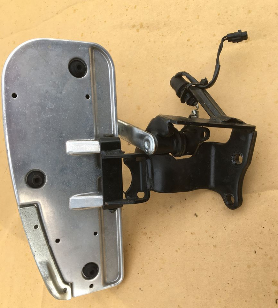 ORIGINAL - Fahrer - Trittbretter + Halter / YAMAHA XVS 1100 Cus + Clas / linke + rechte Seite / TOP*