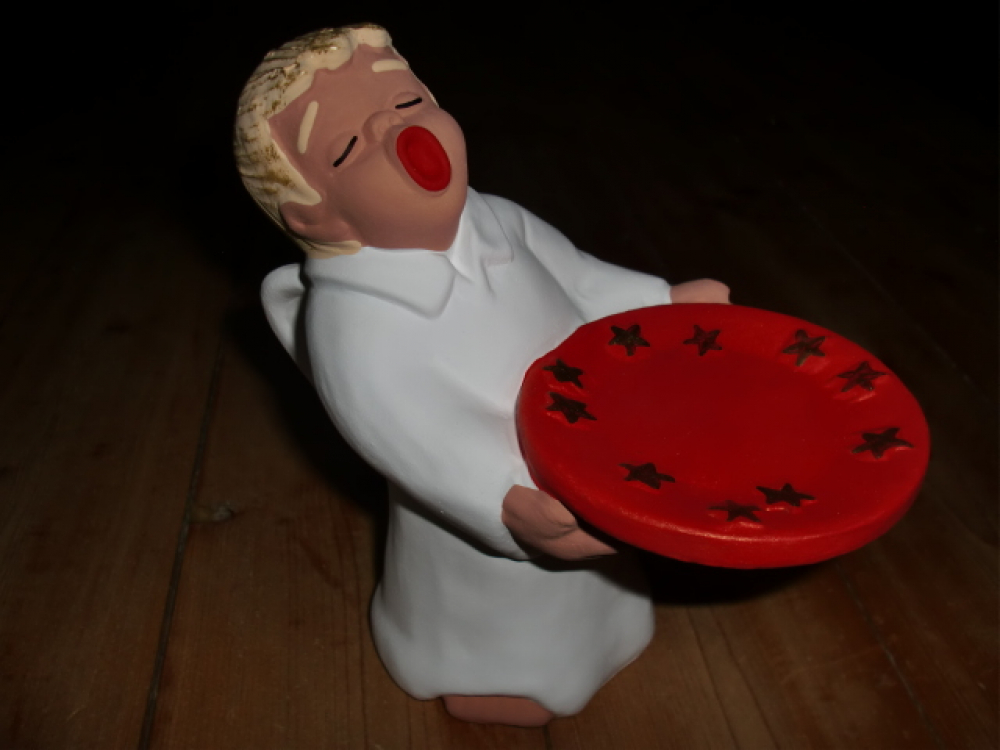 ROT CERAMIC Weihnachtsengel / Engel mit Teller / Handarbeit / 17 cm