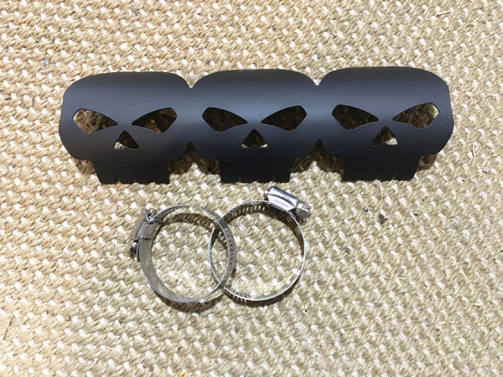 HH Hitzeschutzblech - Auspuff - Skull - schwarzmatt / 225 mm x 70 mm