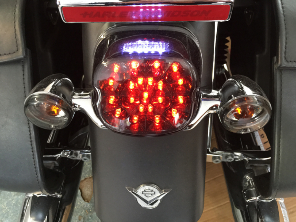 Harley DARK-CUSTOM LED-RÜCKLICHT / Smoke-Black / HD diverse Mod. / E-Zei / KZH-Beleuchtung oben