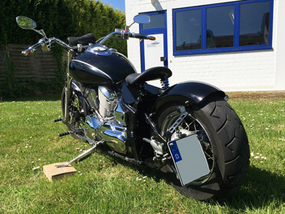Bobber - Schwingsattel + Platten-Set / mit Federn / black / YAMAHA XVS 1100 - Bobber-Heckfender