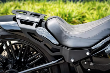 Custom Gepäckträger V2 / Harley-Davidson Softail ab 2018 mit flachem Custom - Heckfender 200/18" / black
